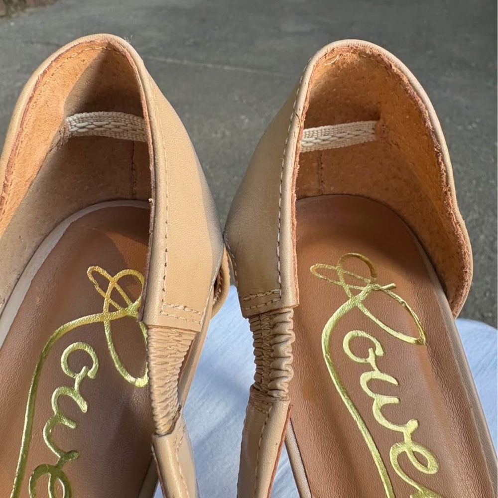 Rowen Gold Signature Nude Leather Heels Size 7M - Picture 9 of 10